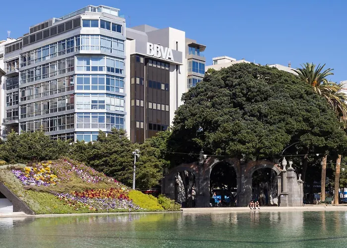 Stylish Urban In Cruz, Plaza Militar *